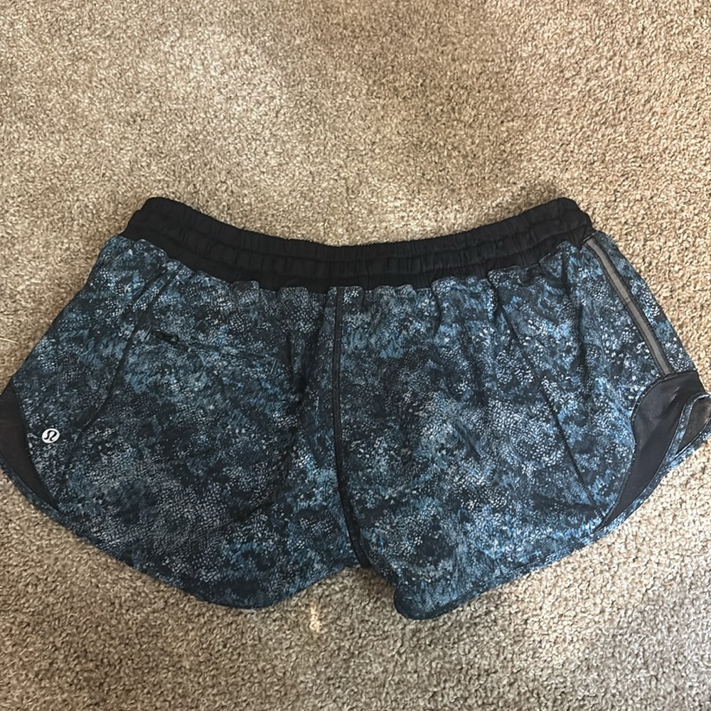 Lululemon Hotty Hot Short (2 1/2") Fairisle Multi Black / Black Size 12 - Picture 4 of 5
